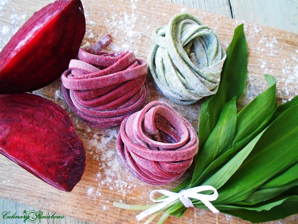 Tagliatelle cu leurda și sfecla rosie