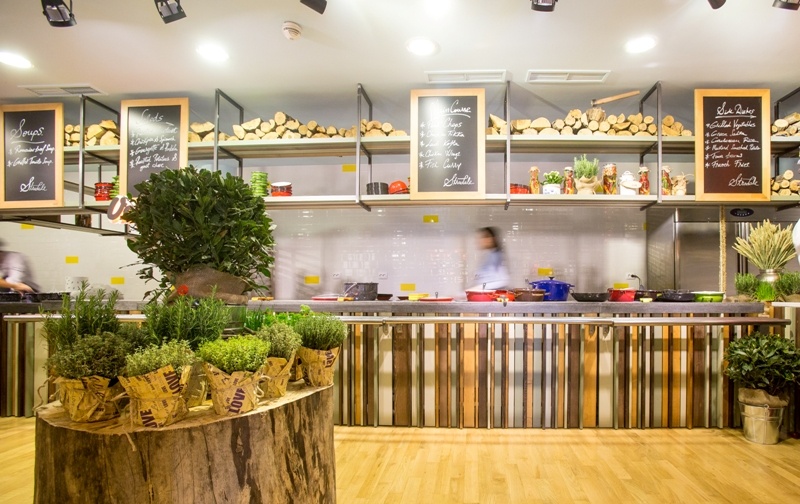 Chef Foa aduce „street food" și „live cooking” în noul restaurant Stradale