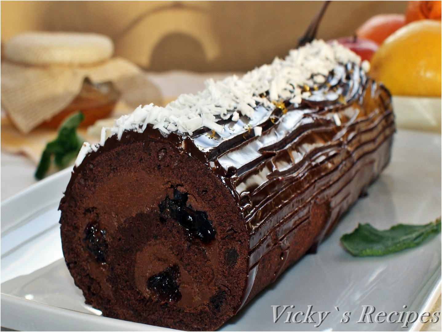 Rulada cu ciocolata si visine din dulceata, proaspete sau congelate