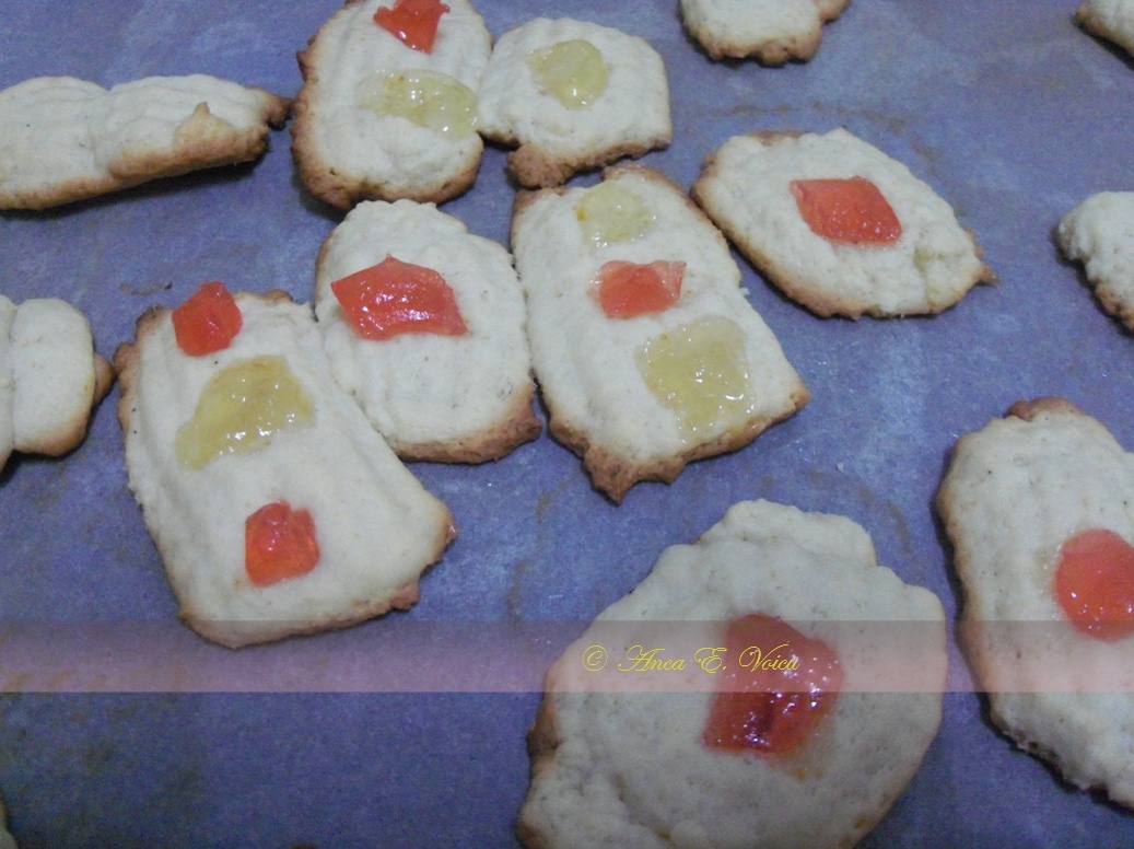 Fursecuri cu vanilie si glazura de ciocolata