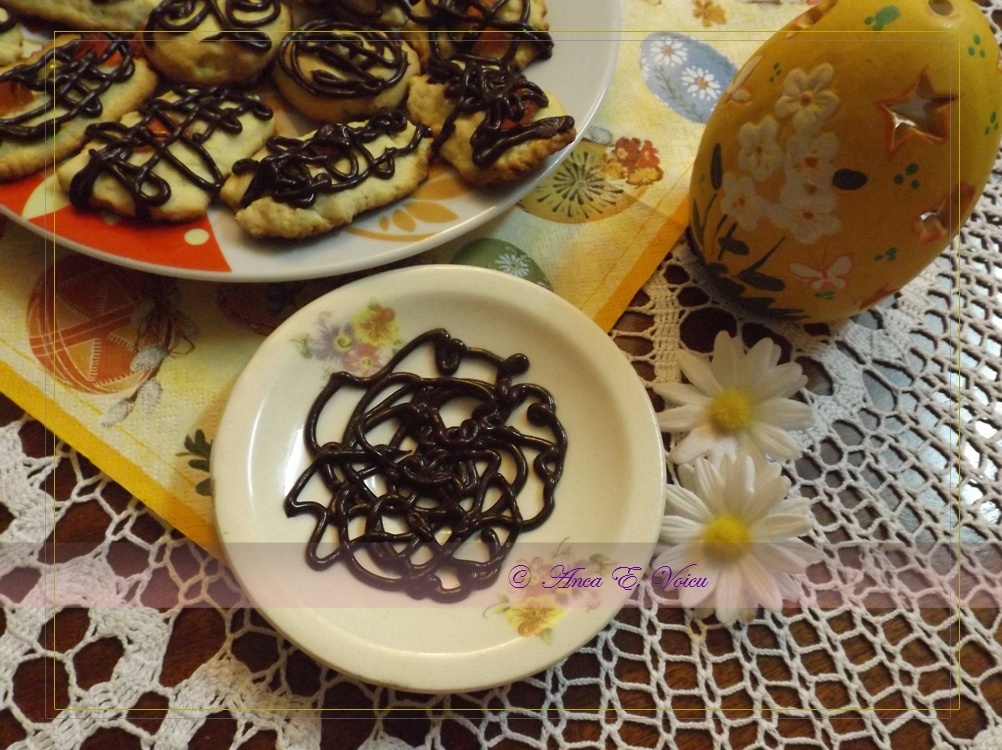 Fursecuri cu vanilie si glazura de ciocolata