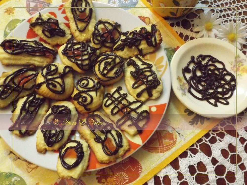 Fursecuri cu vanilie si glazura de ciocolata