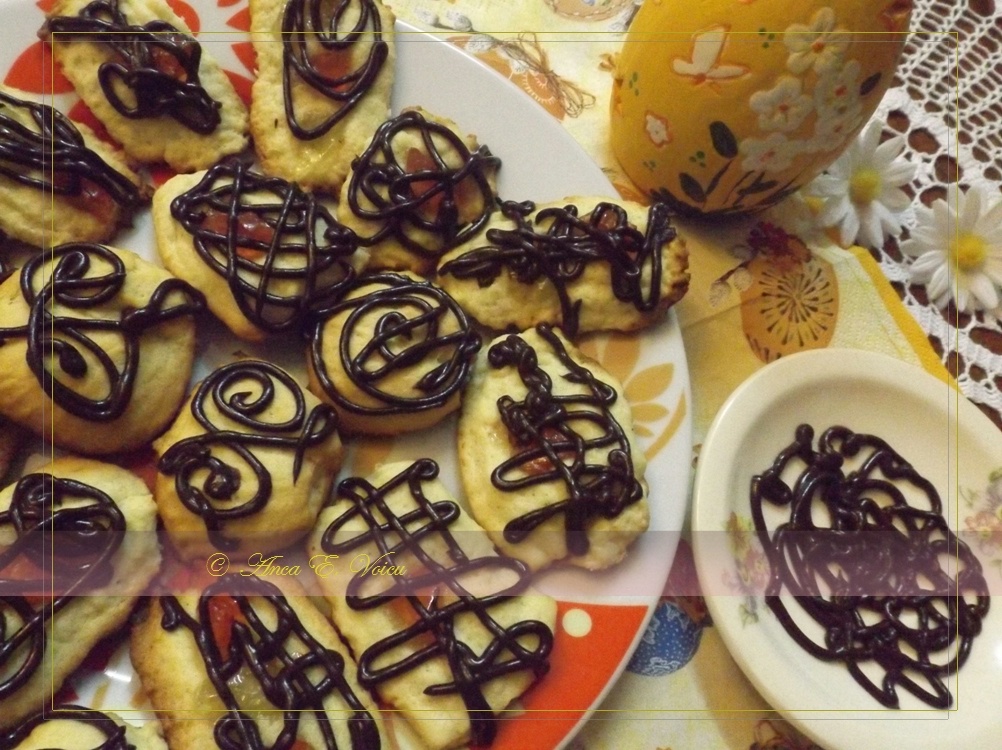 Fursecuri cu vanilie si glazura de ciocolata