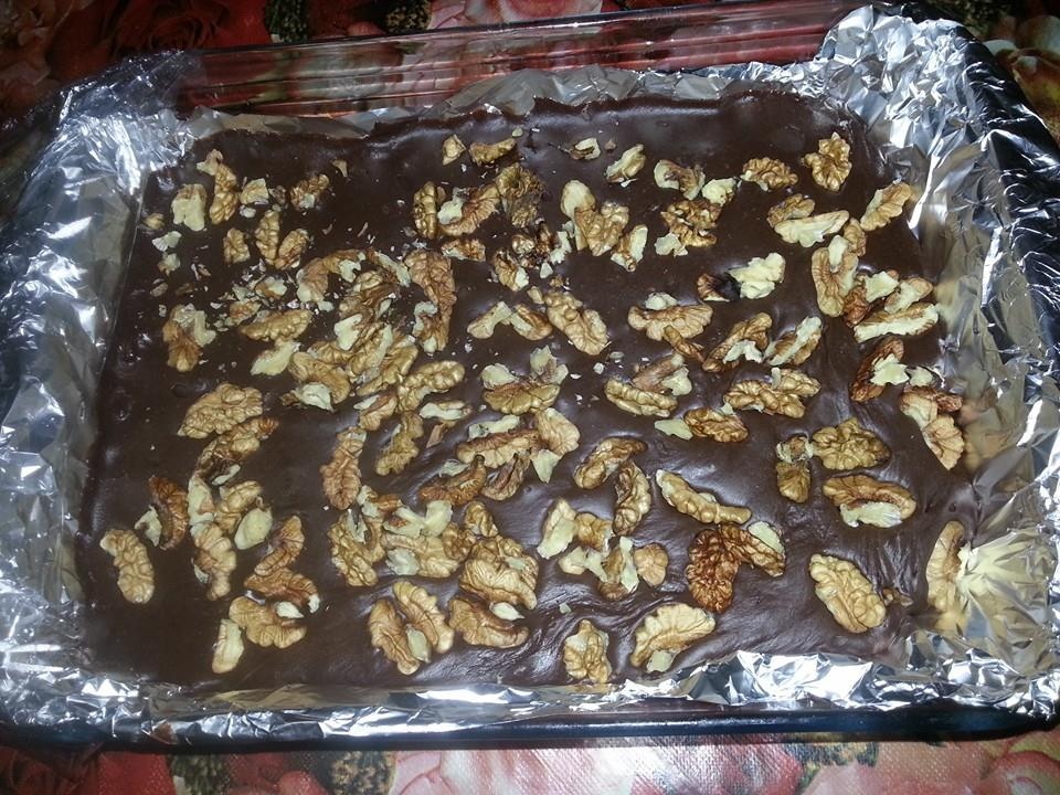 Ciocolata de casa cu nuca si stafide