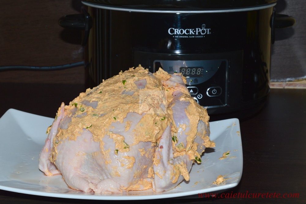 Pui cu unt aromat si rozmarin la slow cooker Crock Pot