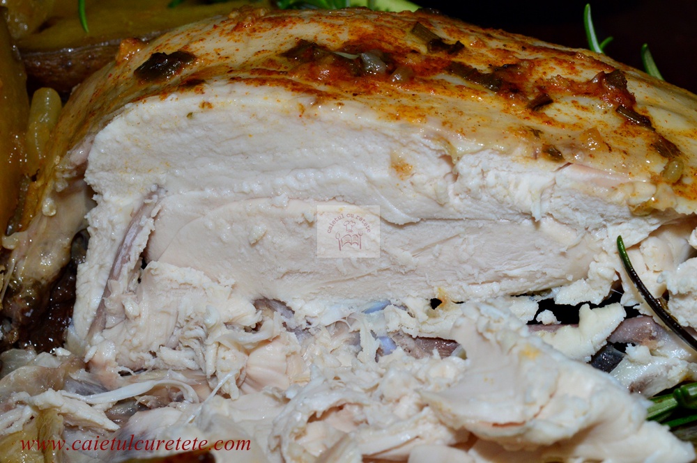 Pui cu unt aromat si rozmarin la slow cooker Crock Pot