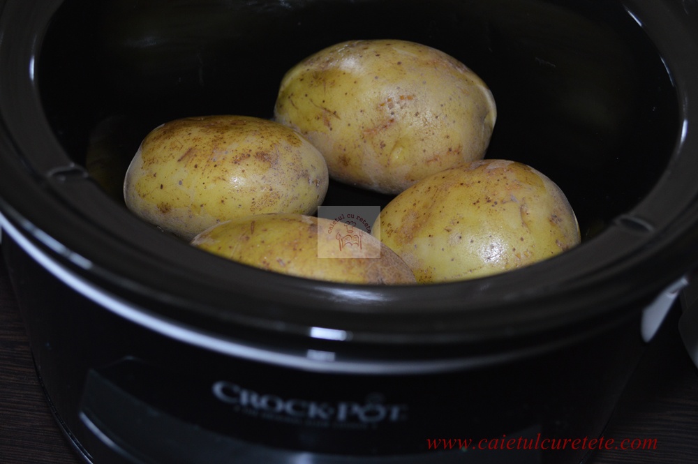 Cartofi umpluti cu branzeturi, la slow cooker Crock Pot