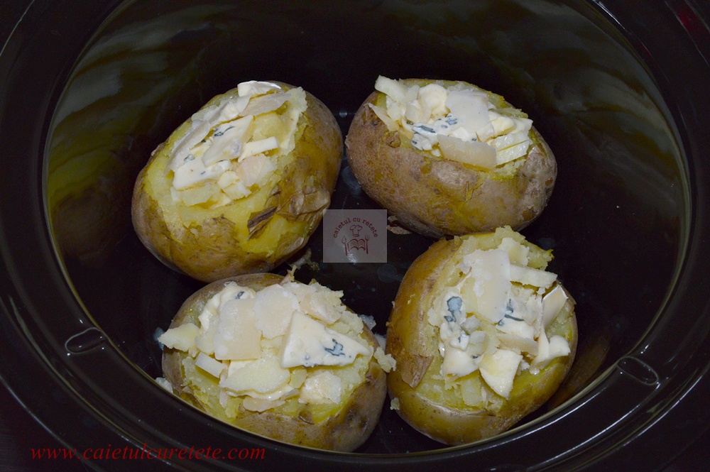 Cartofi umpluti cu branzeturi, la slow cooker Crock Pot