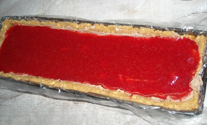 Deliciu cu ciocolata si capsuni