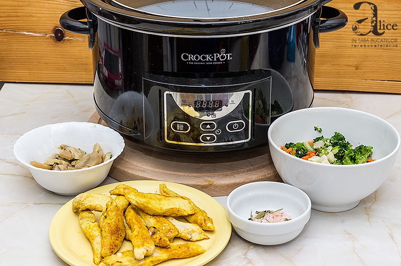 Piept de pui cu legume la slow cooker Crock Pot