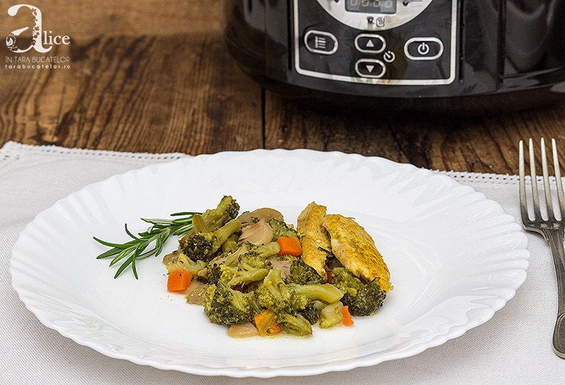 Piept de pui cu legume la slow cooker Crock Pot