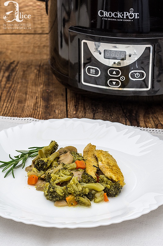 Piept de pui cu legume la slow cooker Crock Pot