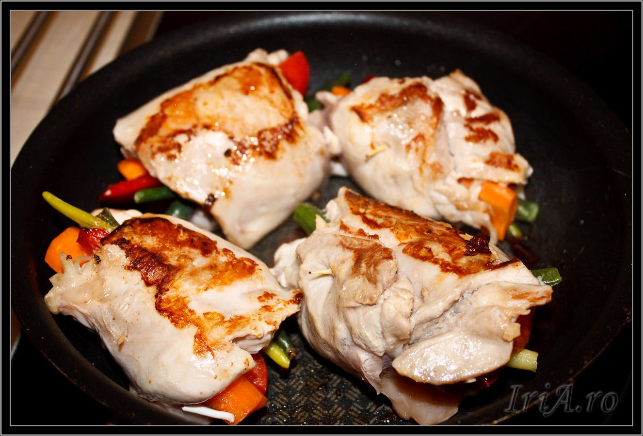 Pulpe de pui umplute la slow cooker Crock Pot