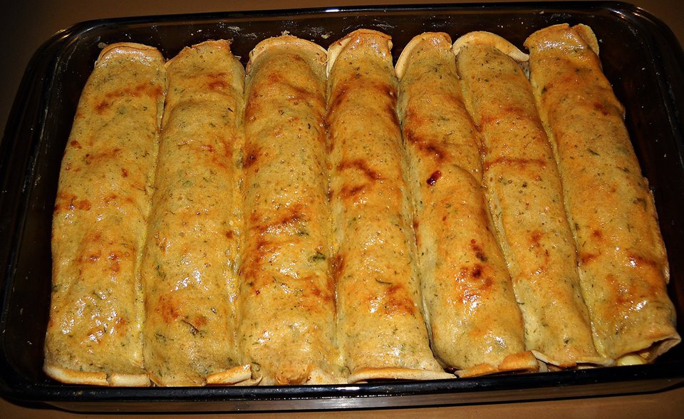 Clatite umplute cu ficatei si piept de pui la cuptor. O reteta delicioasa si savuroasa, perfecta pentru o masa speciala