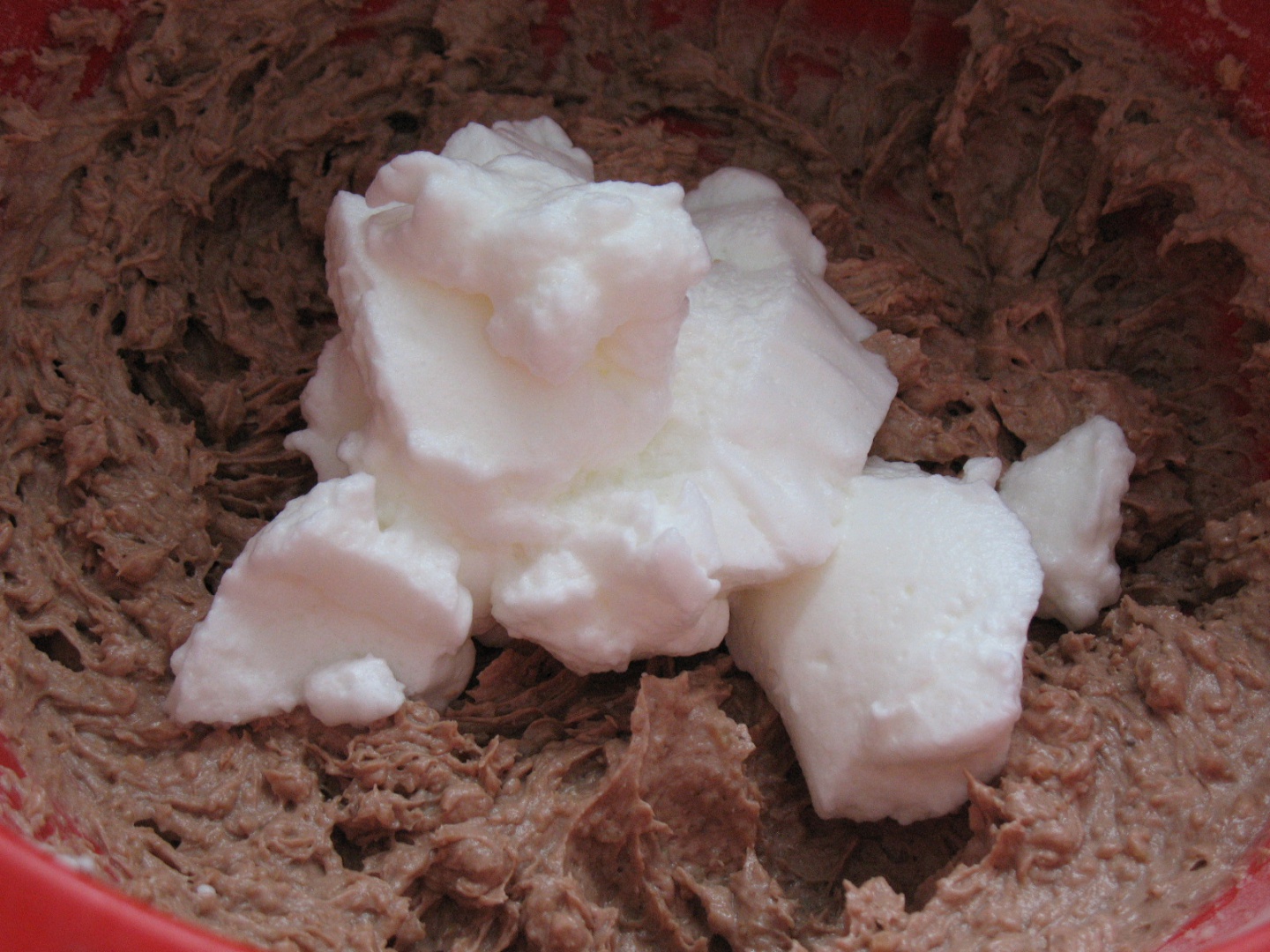 Tort cu nuci si crema de ciocolata