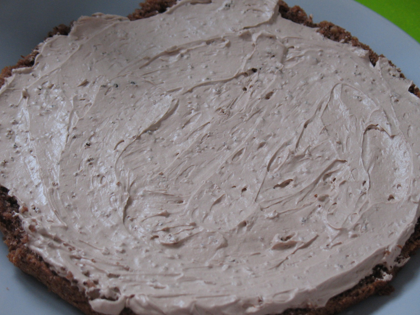 Tort cu nuci si crema de ciocolata