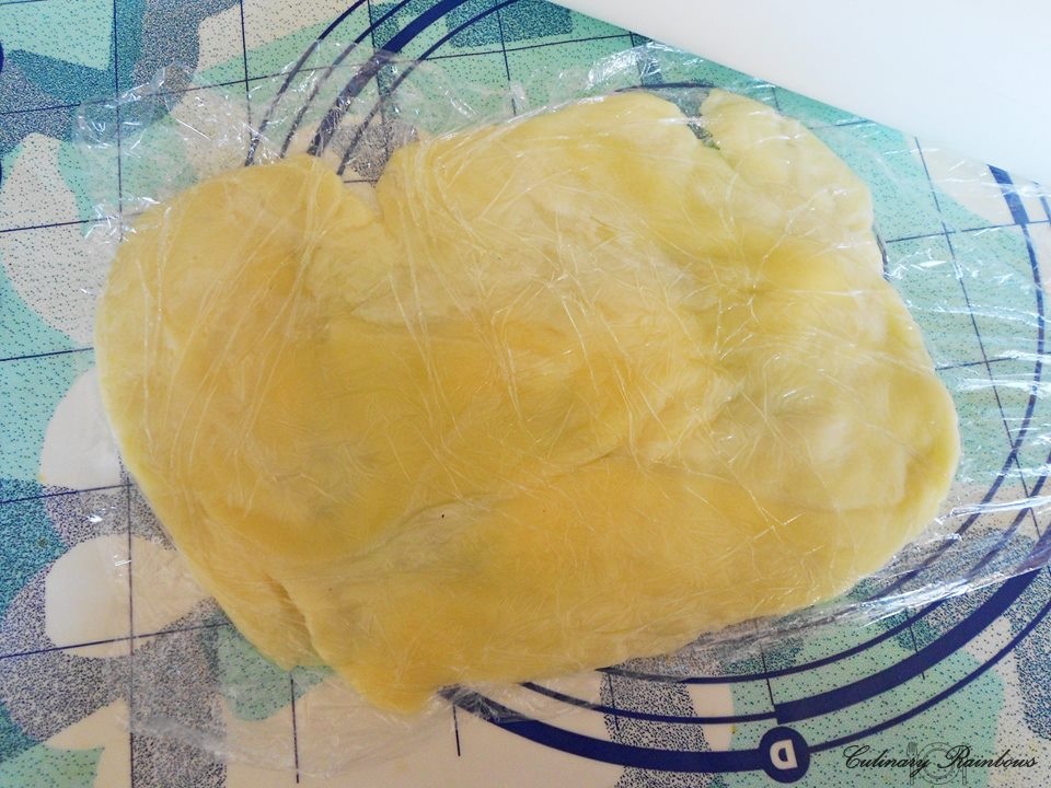 Rulada de cascaval in crusta de mac