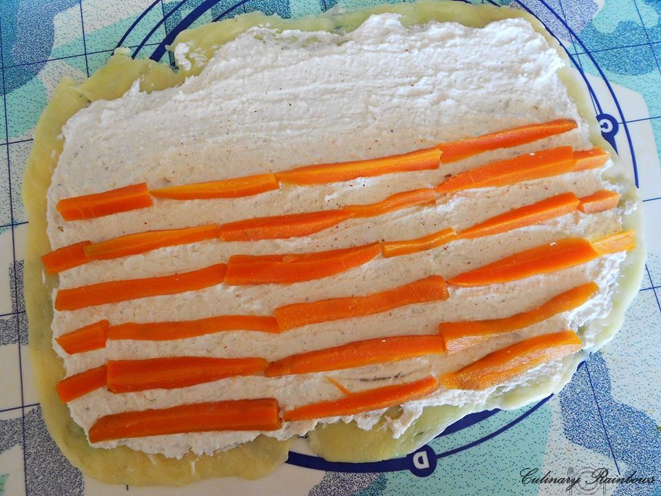 Rulada de cascaval in crusta de mac