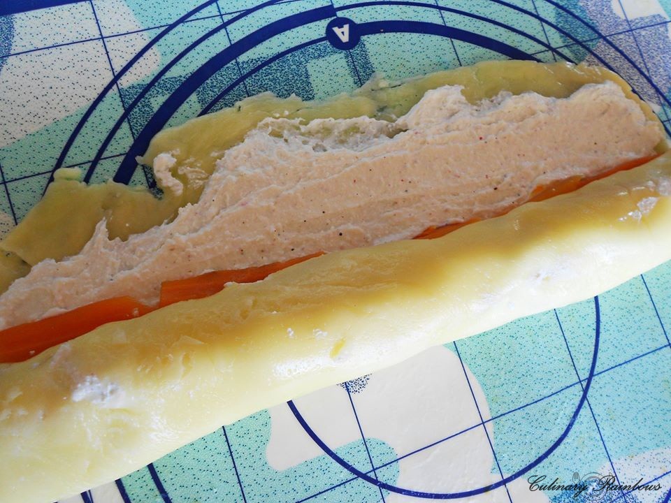 Rulada de cascaval in crusta de mac