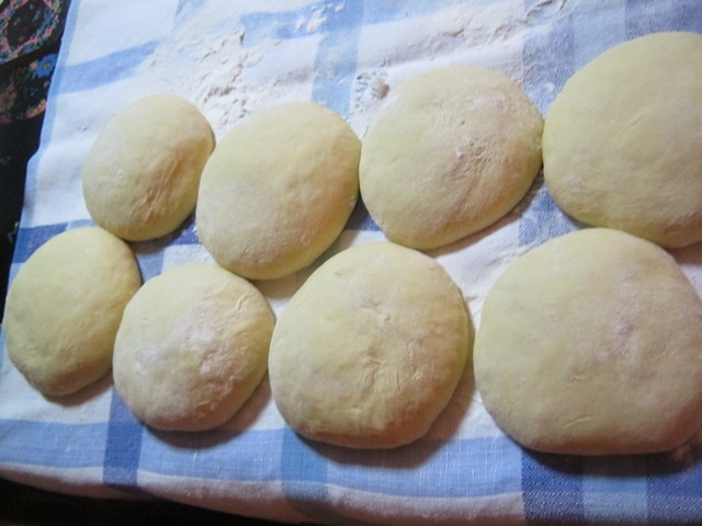 Cornulete foietaj cu dulceata de gutui