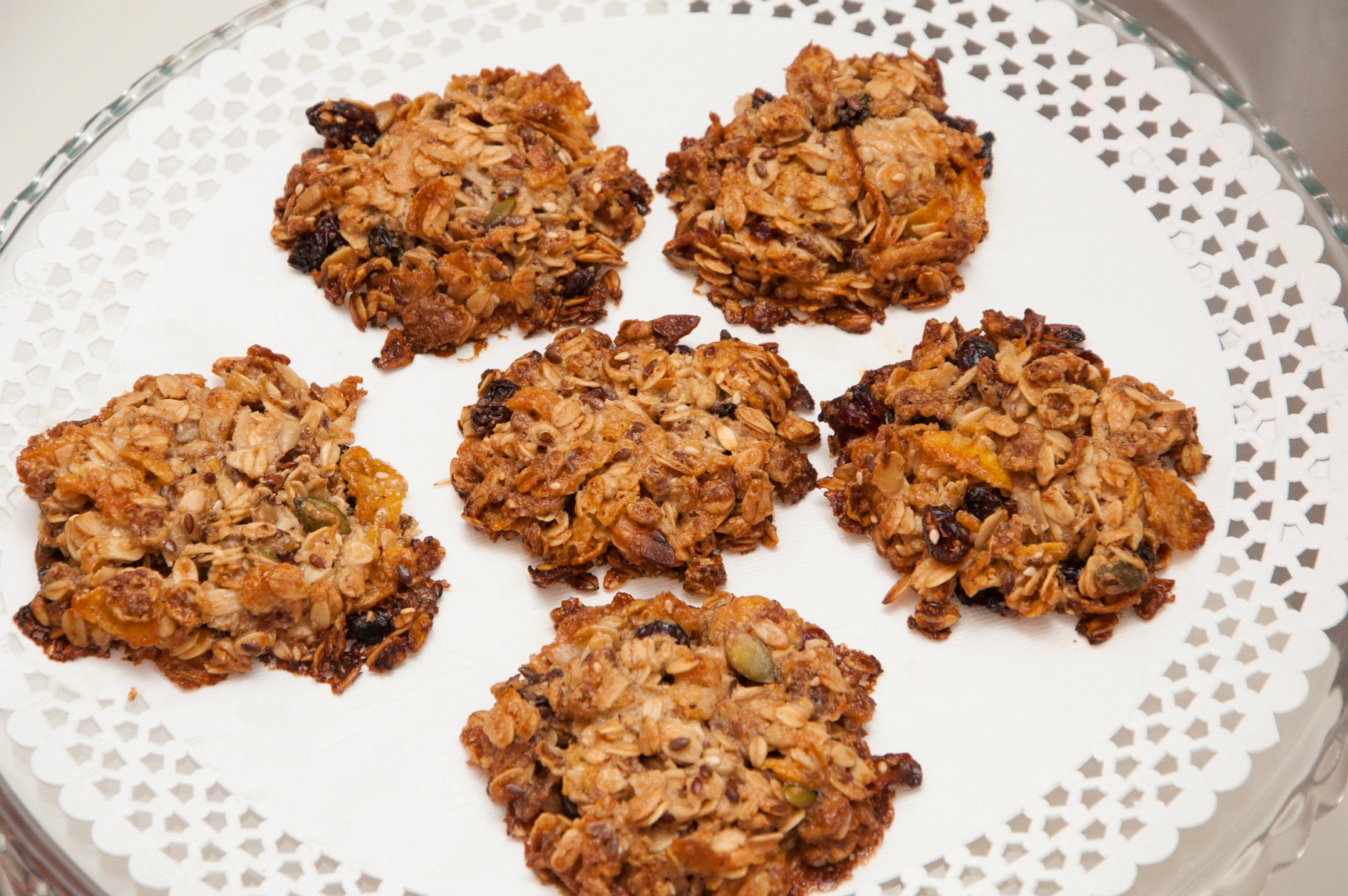 Biscuiti deliciosi cu unt si musli – o gustare pentru orice varsta!