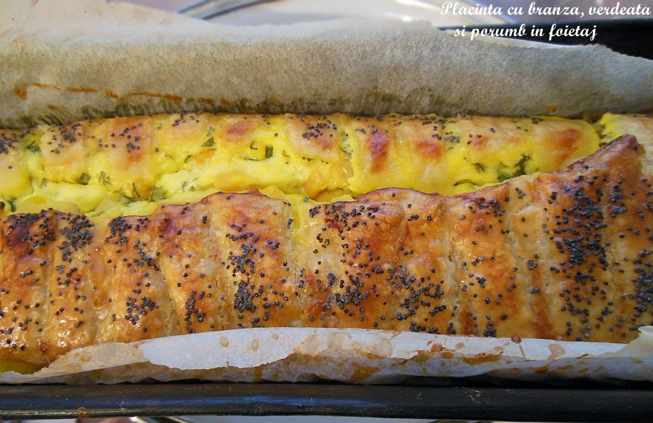 Placinta cu branza, verdeata si porumb in foietaj
