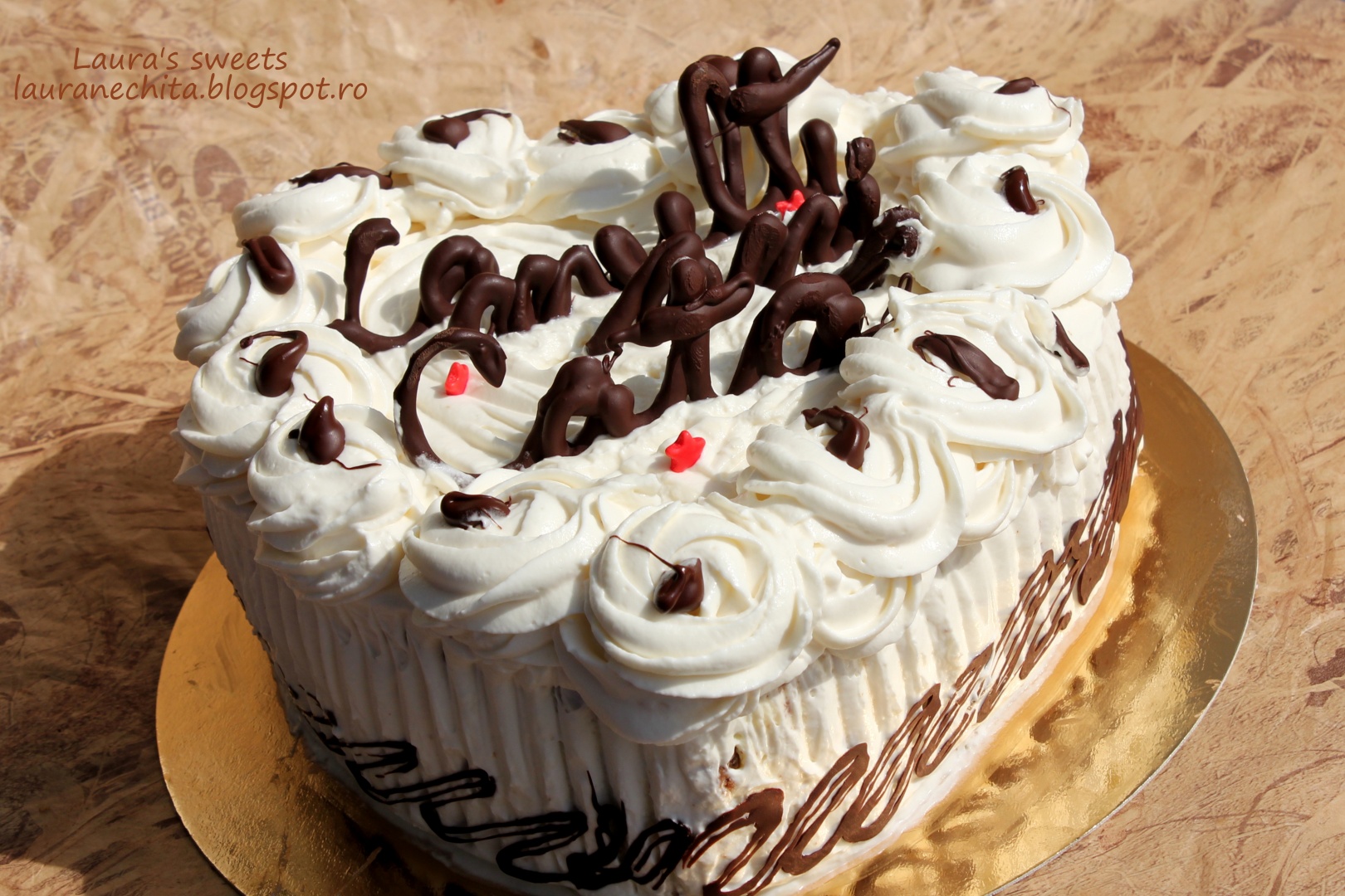 Tort cu crema de ananas si nuca de cocos