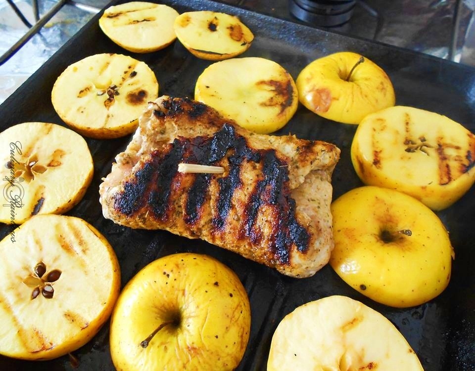 Cotlet cu cascaval si mere coapte