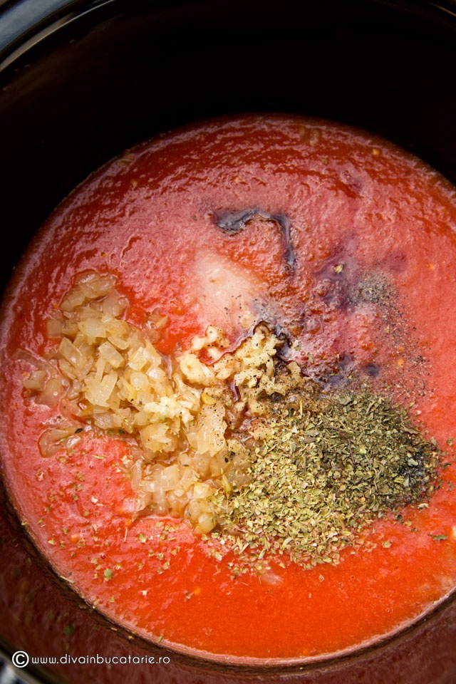 Sos marinara la slow cooker Crock Pot