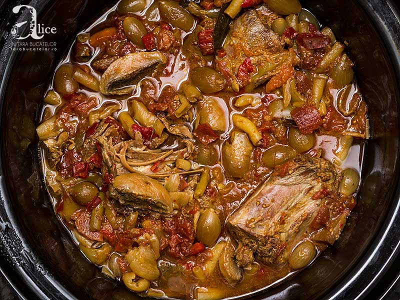 Tocanita de iepure cu arpagic la slow cooker Crock Pot