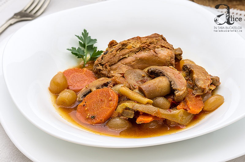 Tocanita de iepure cu arpagic la slow cooker Crock Pot