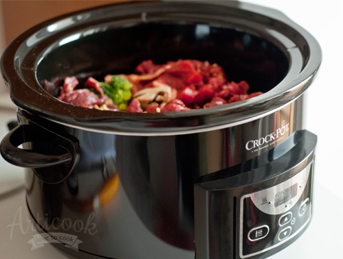 Tocanita de vita la slow cooker Crock Pot