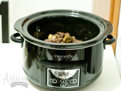 Tocanita de vita la slow cooker Crock Pot