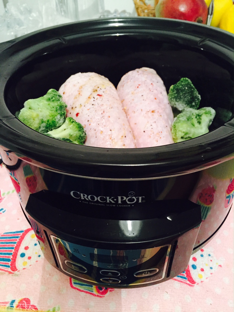Curcan cu broccoli la slowcooker CrockPot