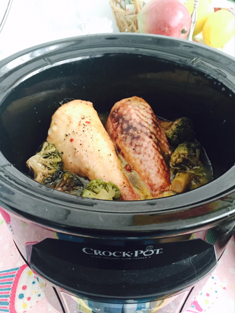 Curcan cu broccoli la slowcooker CrockPot