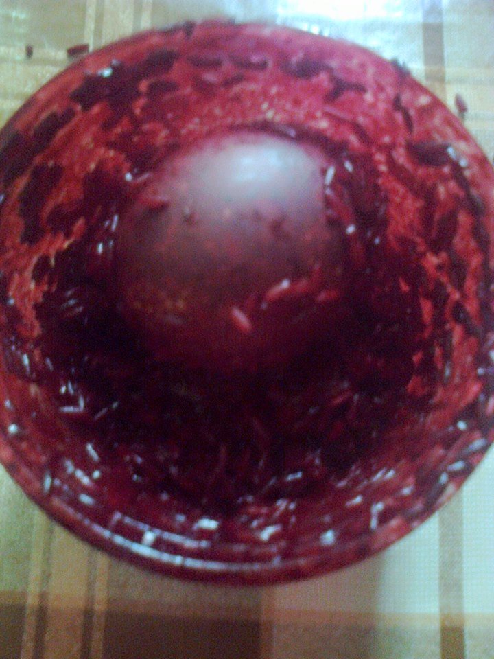 O alta modalitate inedita pentru a vopsi ouale de Paste...Doar cu colorant alimentar si orez.