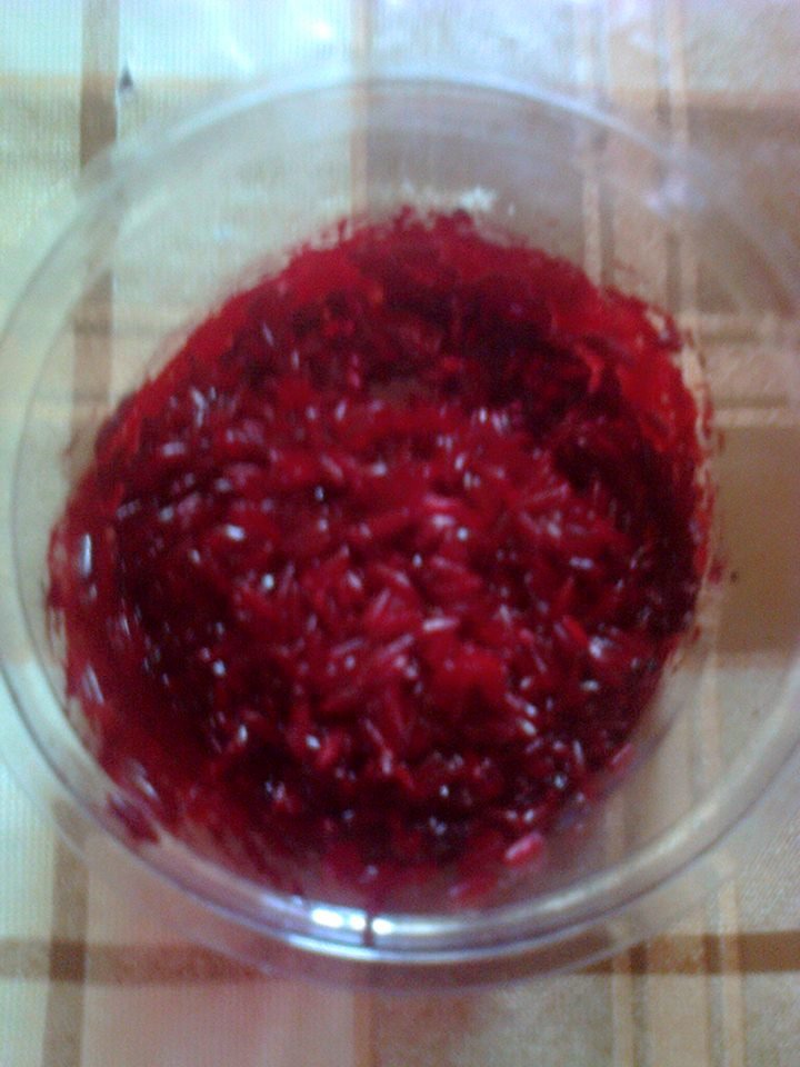 O alta modalitate inedita pentru a vopsi ouale de Paste...Doar cu colorant alimentar si orez.