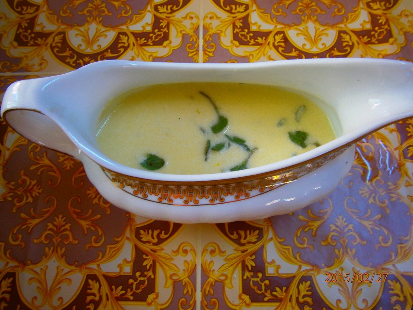 Somon la cuptor cu garnitura de sos de lamaie cu capere