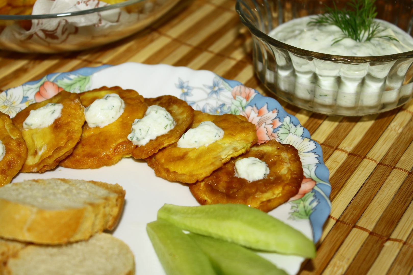 Dovlecei pane cu sos tzatiki