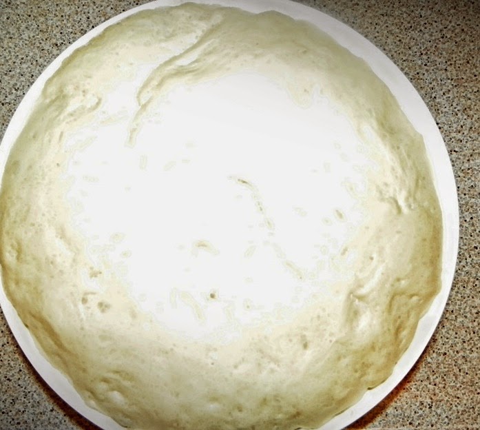 Cozonac cu nuca ,fulgi de migdale si halva