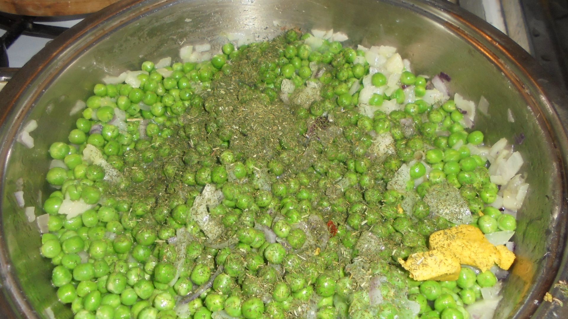 Sote de mazare cu sos alb