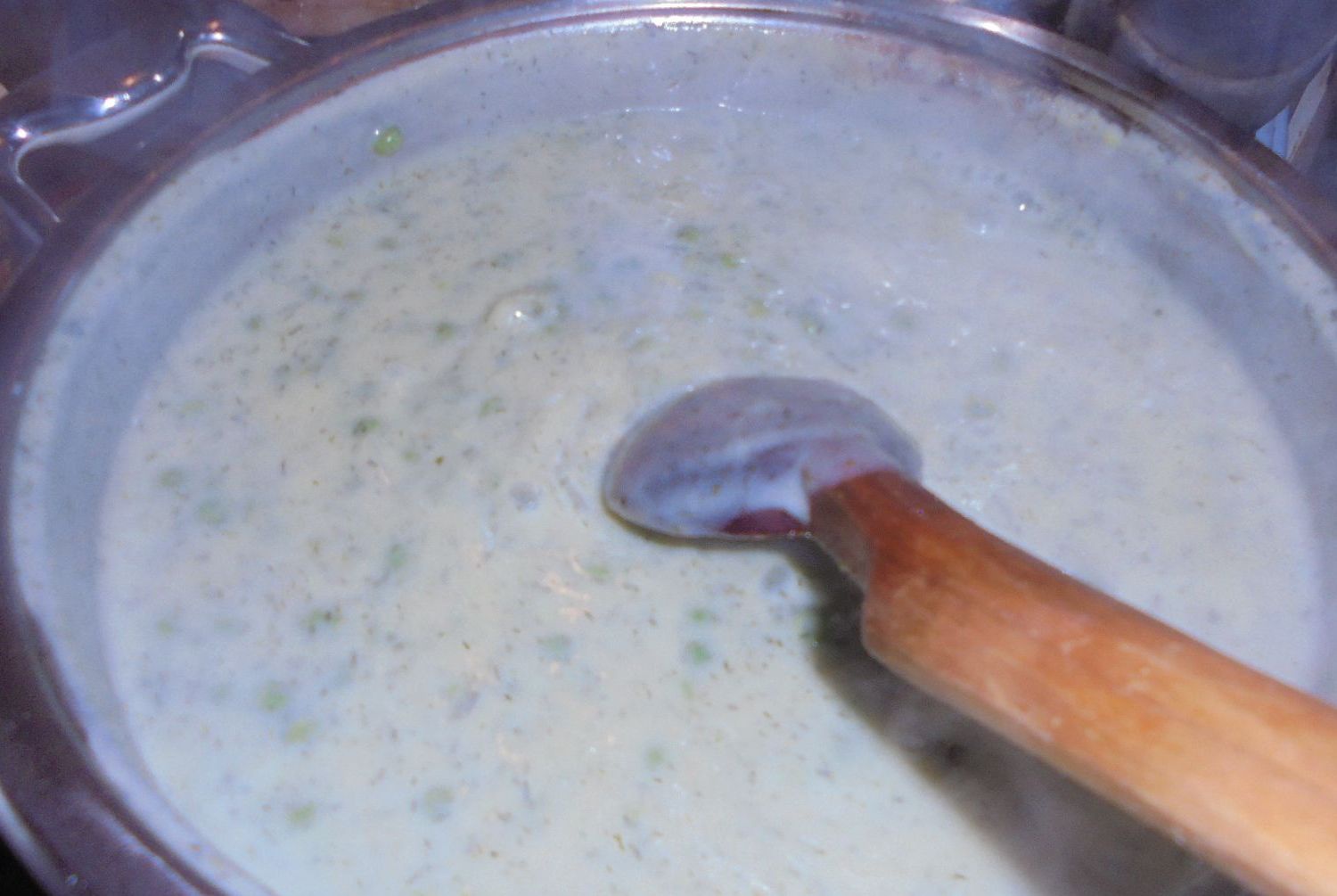 Sote de mazare cu sos alb