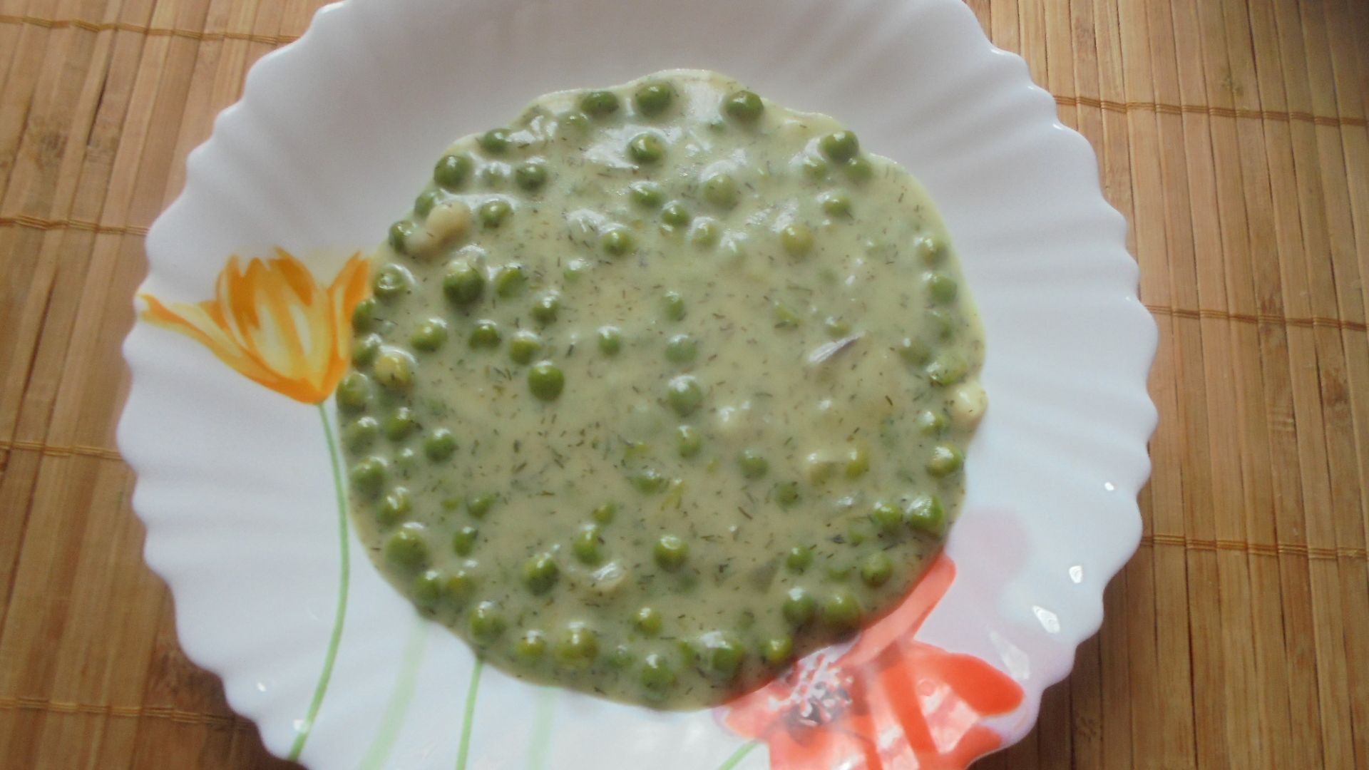 Sote de mazare cu sos alb