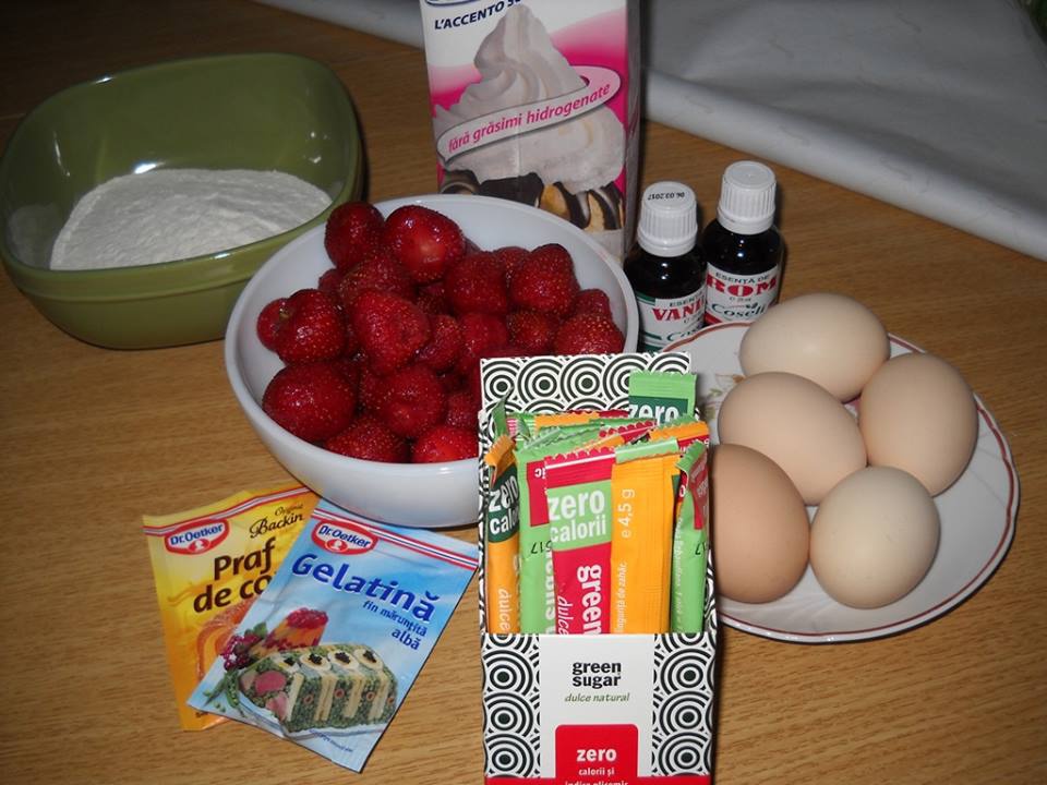 Rulada cu mousse de capsuni, reteta fara zahar