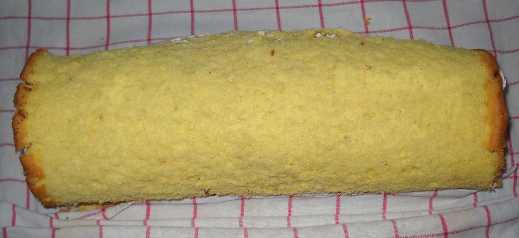 Rulada cu mousse de capsuni, reteta fara zahar