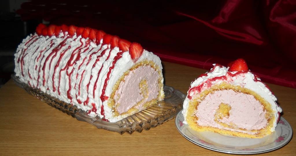 Rulada cu mousse de capsuni, reteta fara zahar