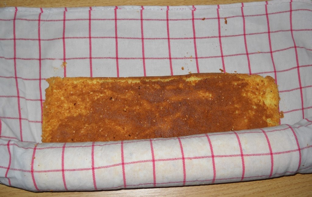 Rulada cu mousse de capsuni, reteta fara zahar