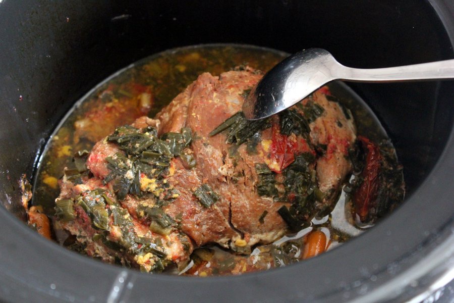 Pulpa de porc in sos de ceapa si leurda (Crockpot)