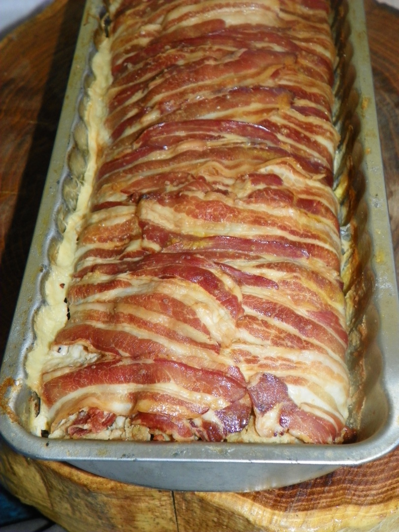 Drob cu carne de porc in manta de bacon