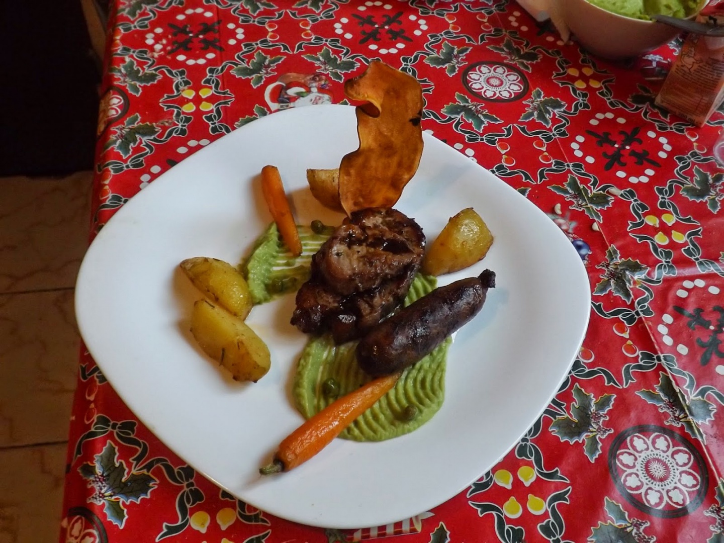 Cotlet si muschiulet de porc cu piure de mazare pentru o portie